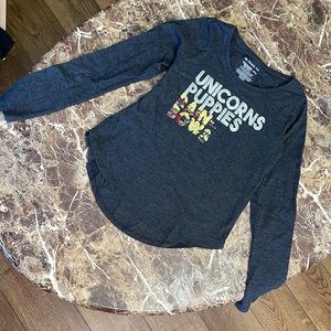 Long sleeve shirt. Size 10/12. Great condition, lightly uses.